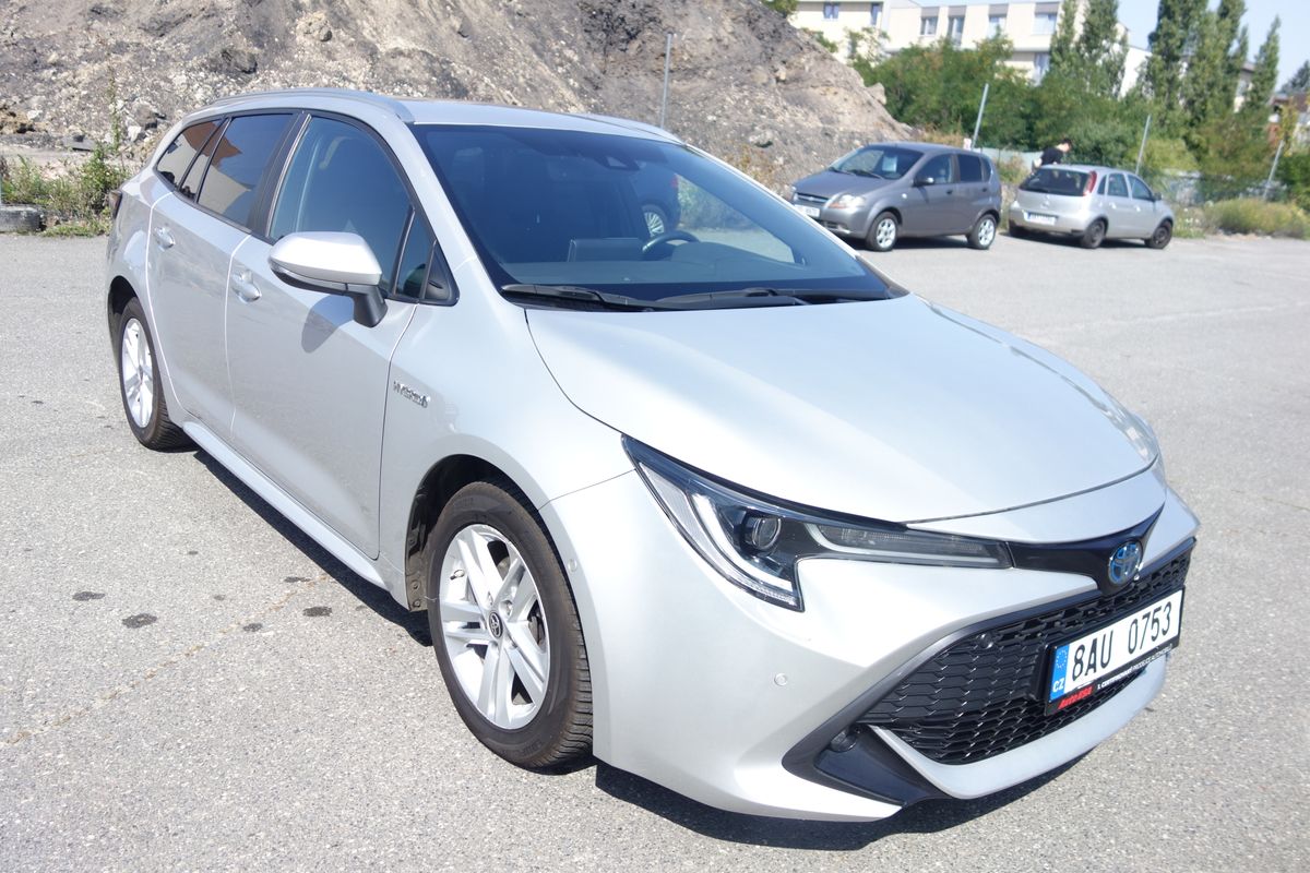 Toyota Corolla 1,8i HYBRID ČR NAJ.35000km !!