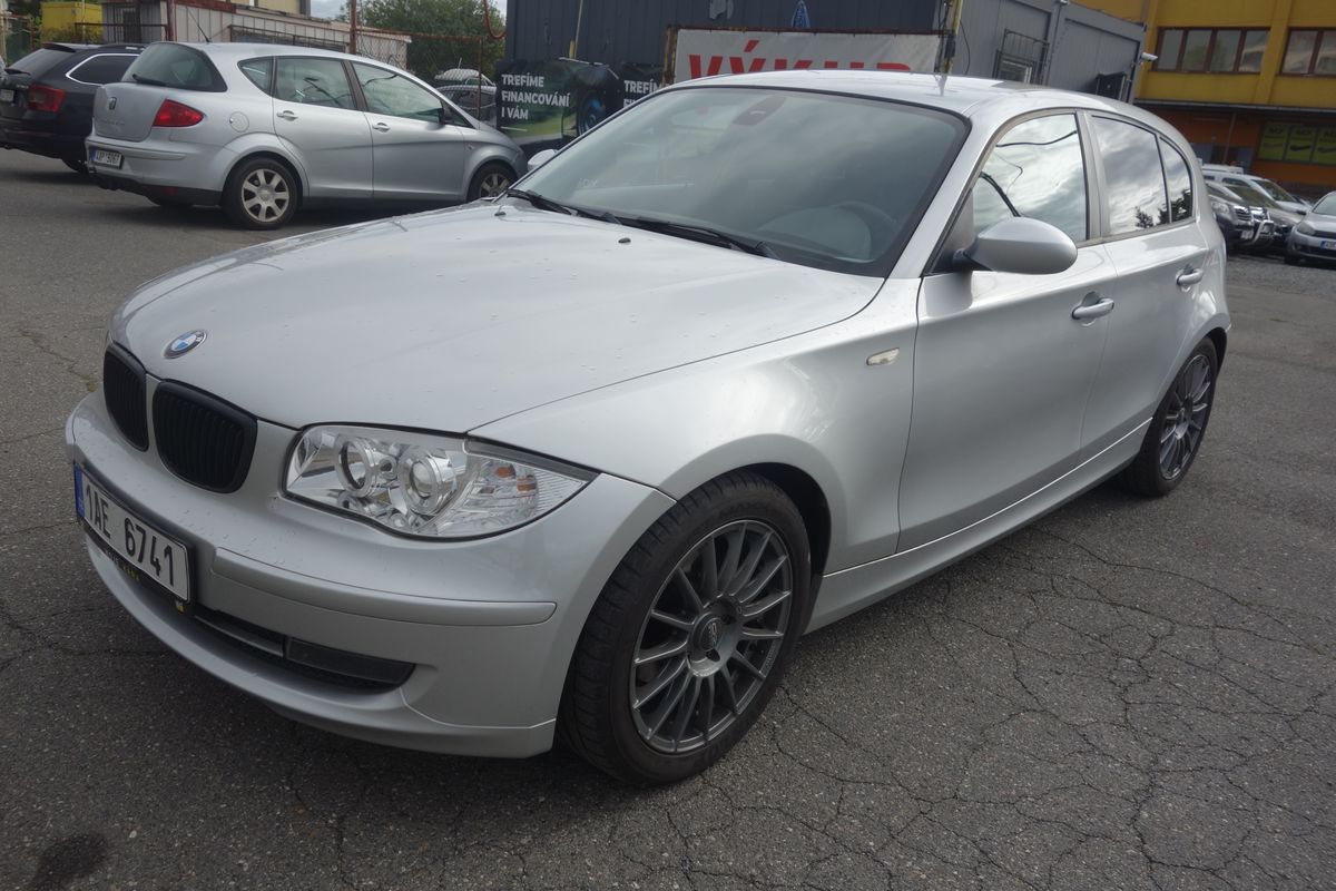 BMW Řada 1 1,6i 90kW 2xsada pneu Serv.kn!