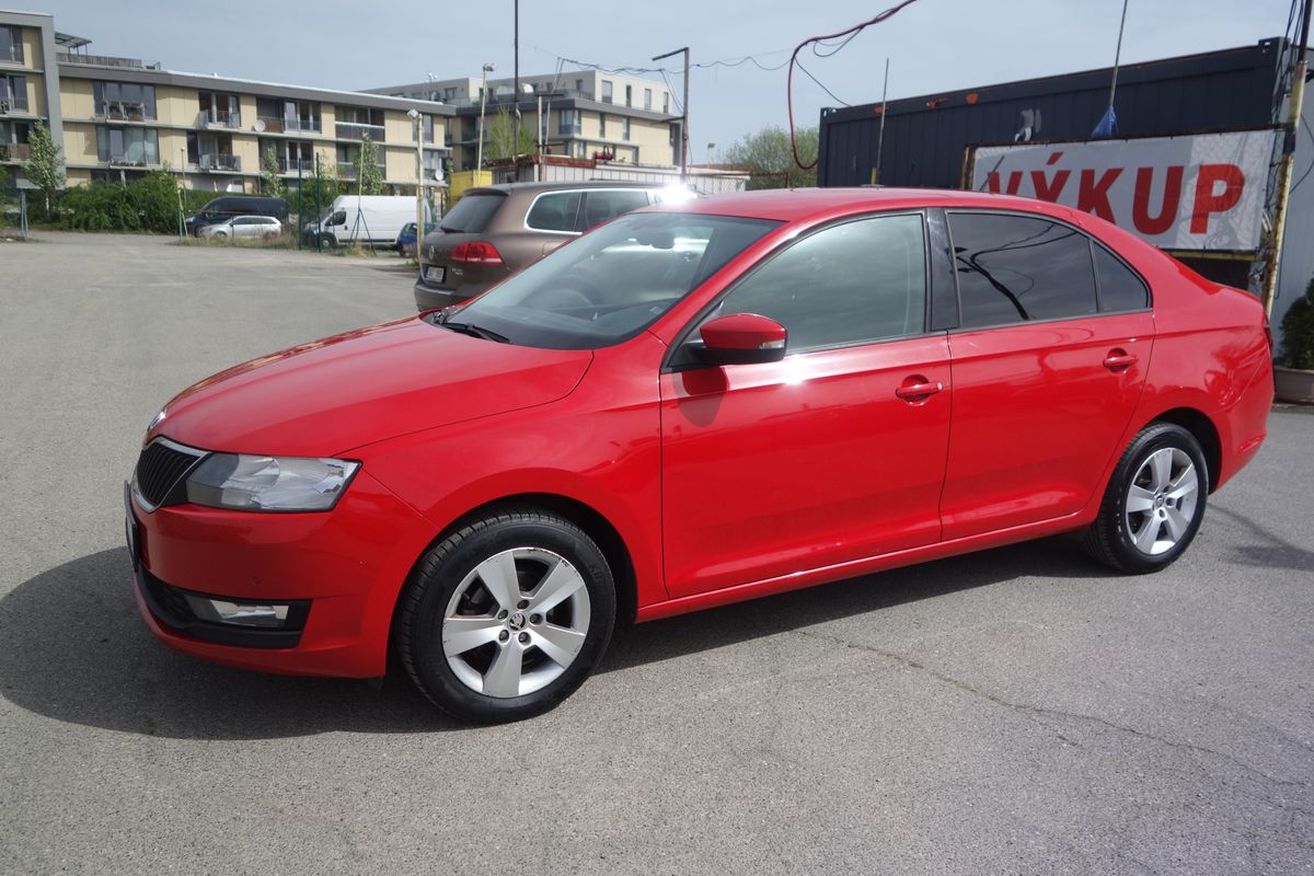 Škoda Rapid 1.0 TSI PARKSENZORY, VÝHŘEV !