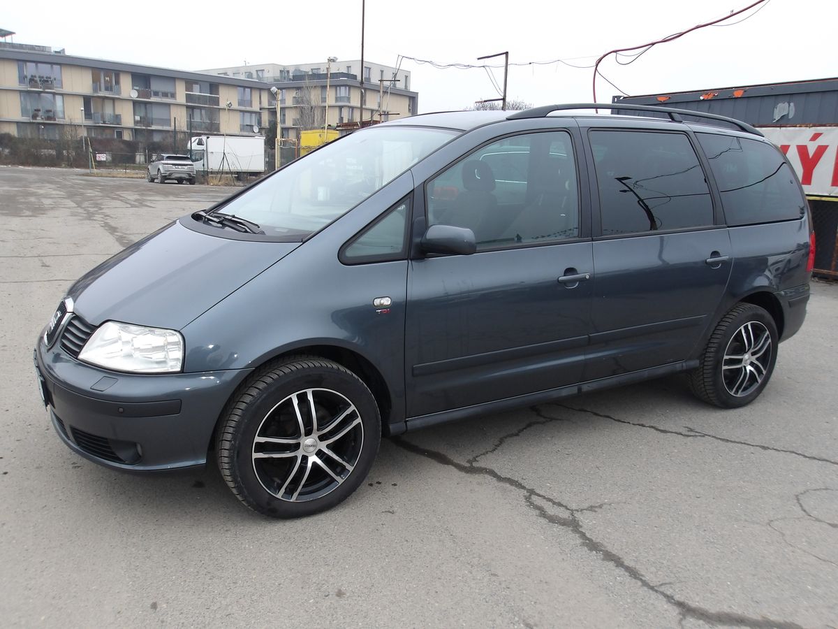 Volkswagen Sharan 2,0TDi 103kW 7 SEDADEL !
