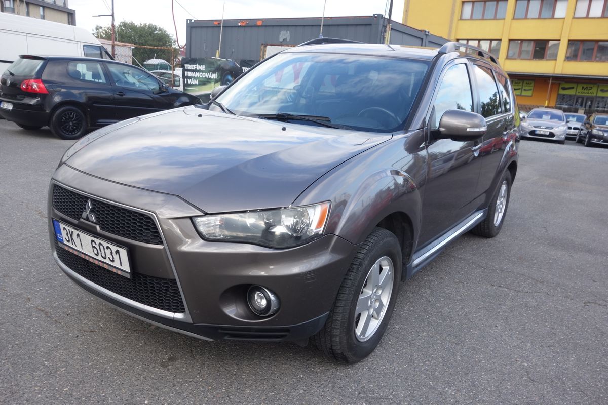 Mitsubishi Outlander 2,2DI-D 4x4 ČR ! 2.MAJ.!!!