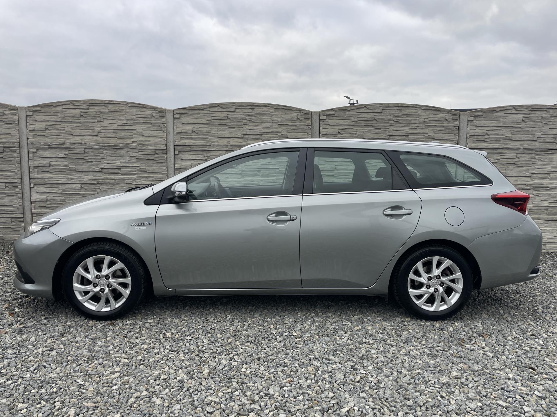Toyota Auris 1.8i HYBRID 115PS NAVI COMBI!!