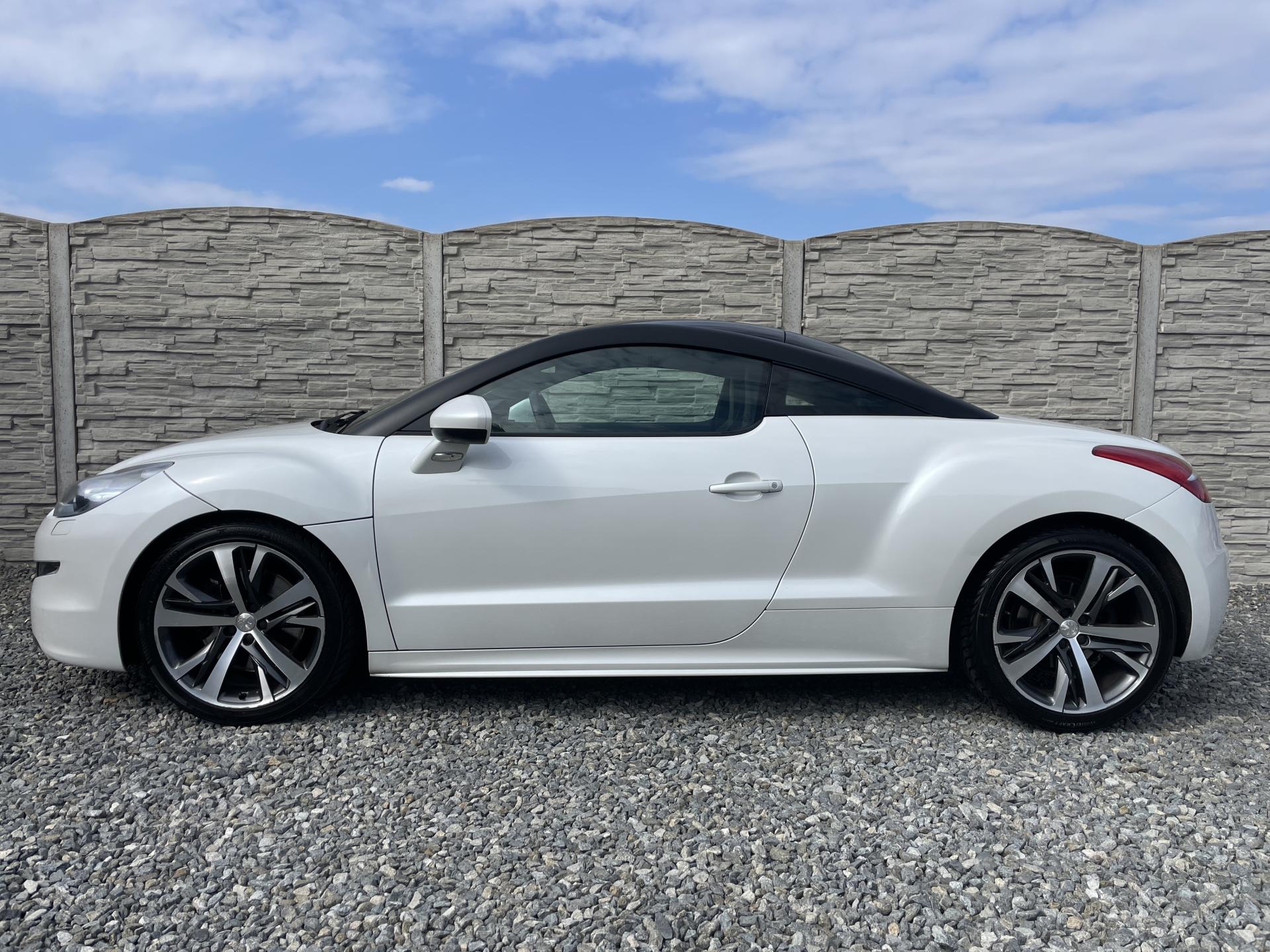 Peugeot RCZ 2.0HDi 165PS NAVI XENON KŮŽE!!