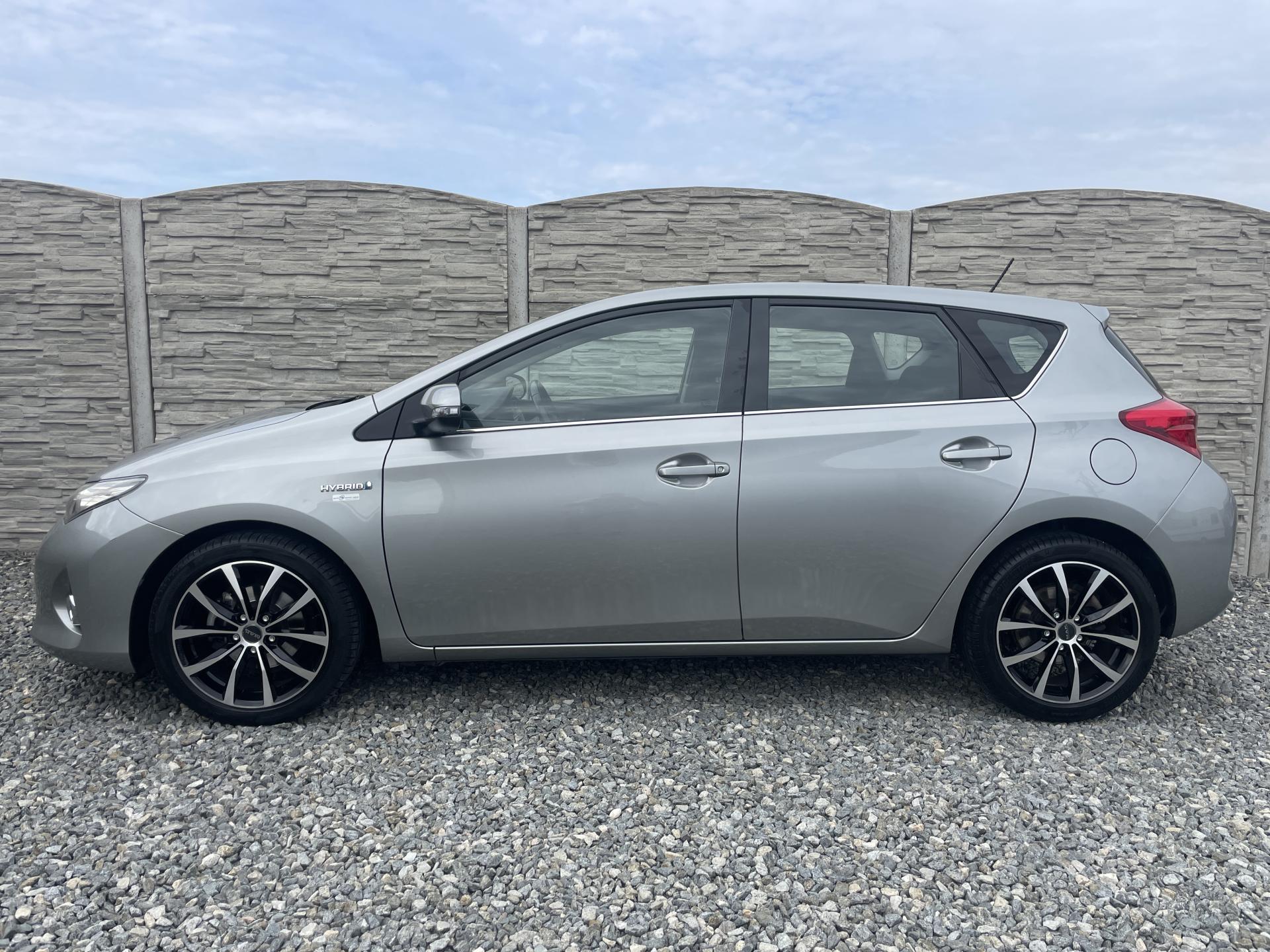 Toyota Auris 1.8i 16v HYBRID AUT SERVIS TOP