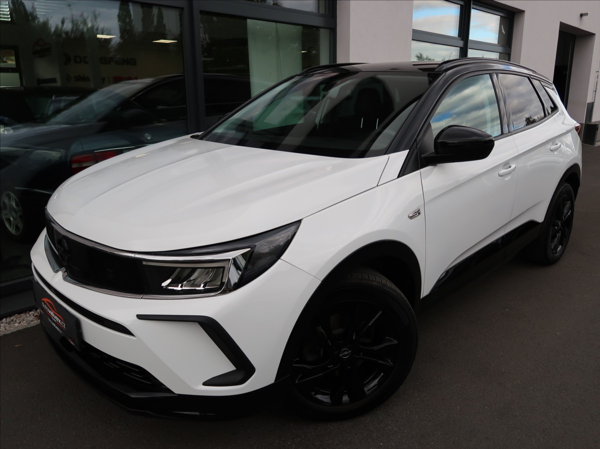 Opel Grandland 1,2 Turbo,96kW,1majČR,ser.kn.