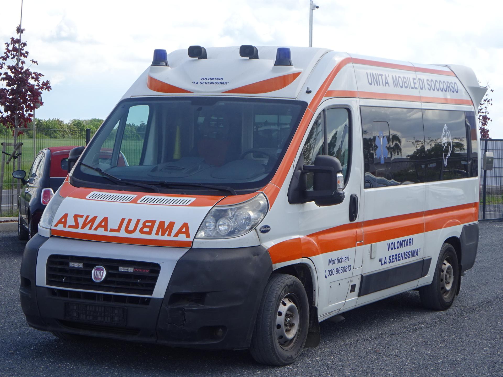 Fiat Ducato 3.0JTD VYBAVENÝ SANITNÍ VŮZ