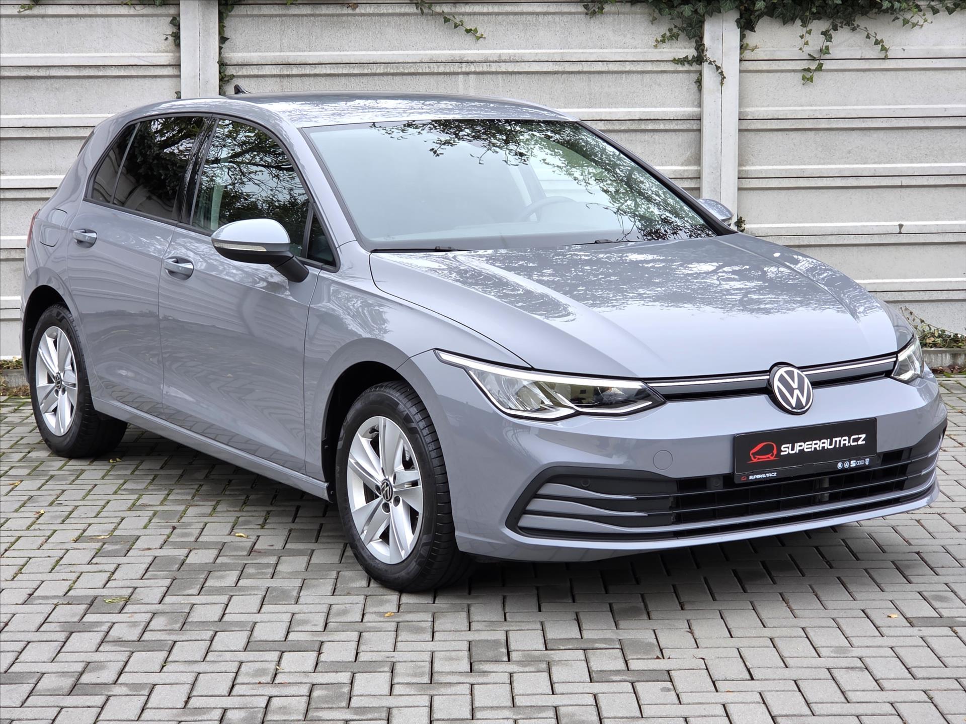 Volkswagen Golf 1,5 eTSi 110kW DSG Life ČR 1.m