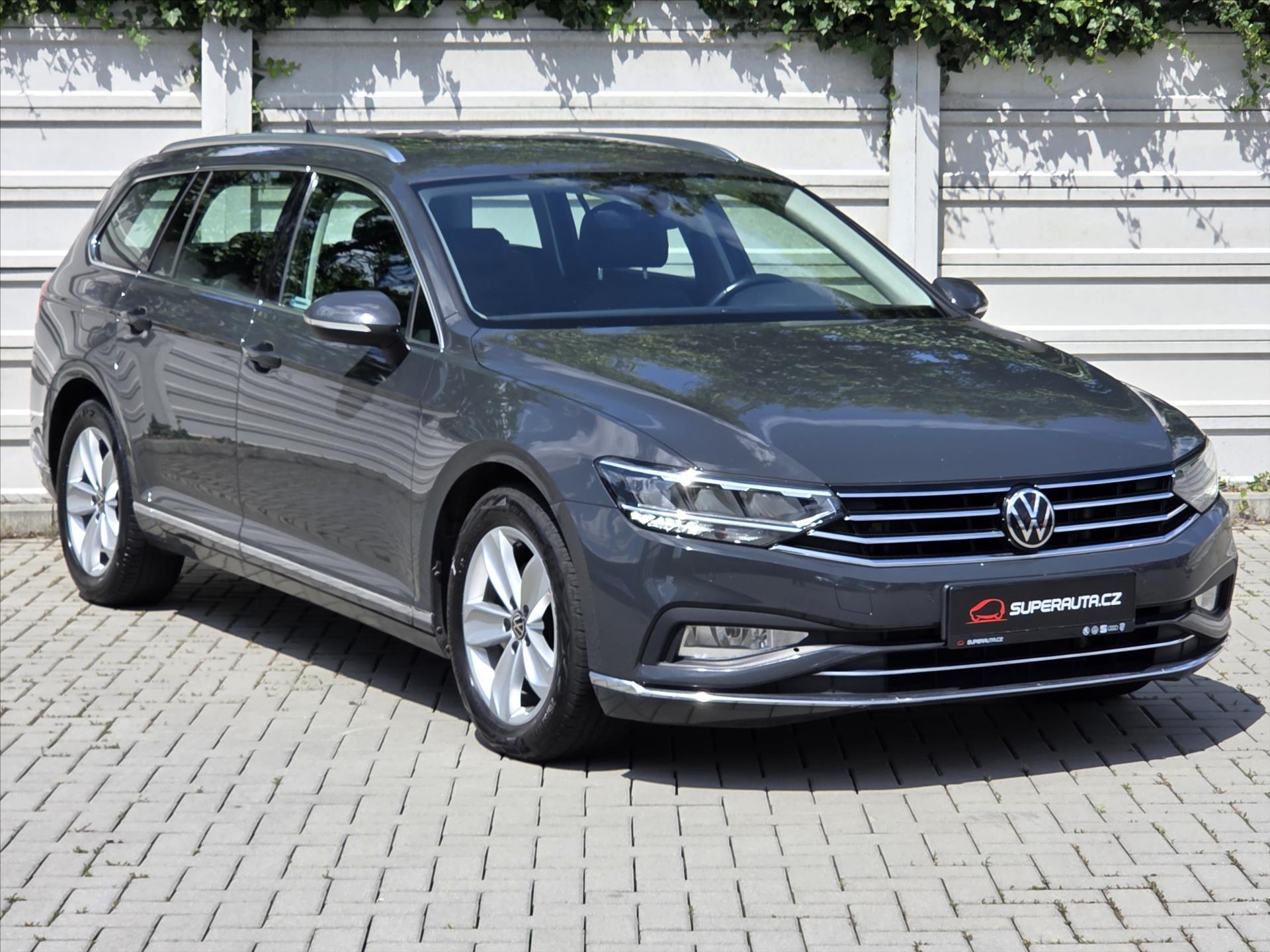 Volkswagen Passat 2,0 TDi DSG Elegance NEHAV. ČR