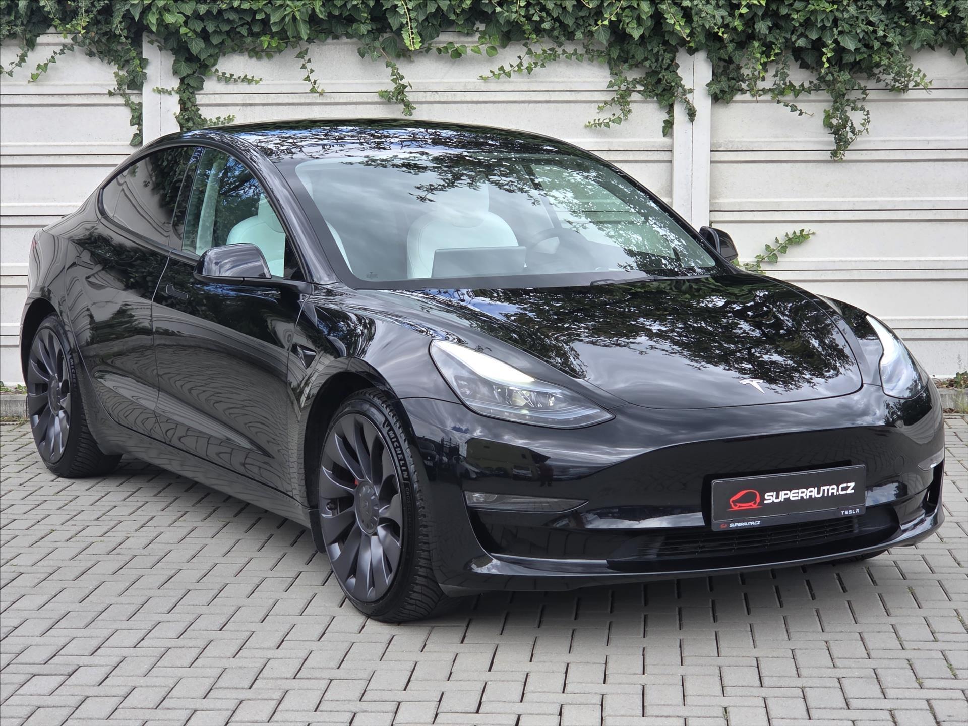 Tesla Model 3 Performance 393kW ČR 1.maj Pe