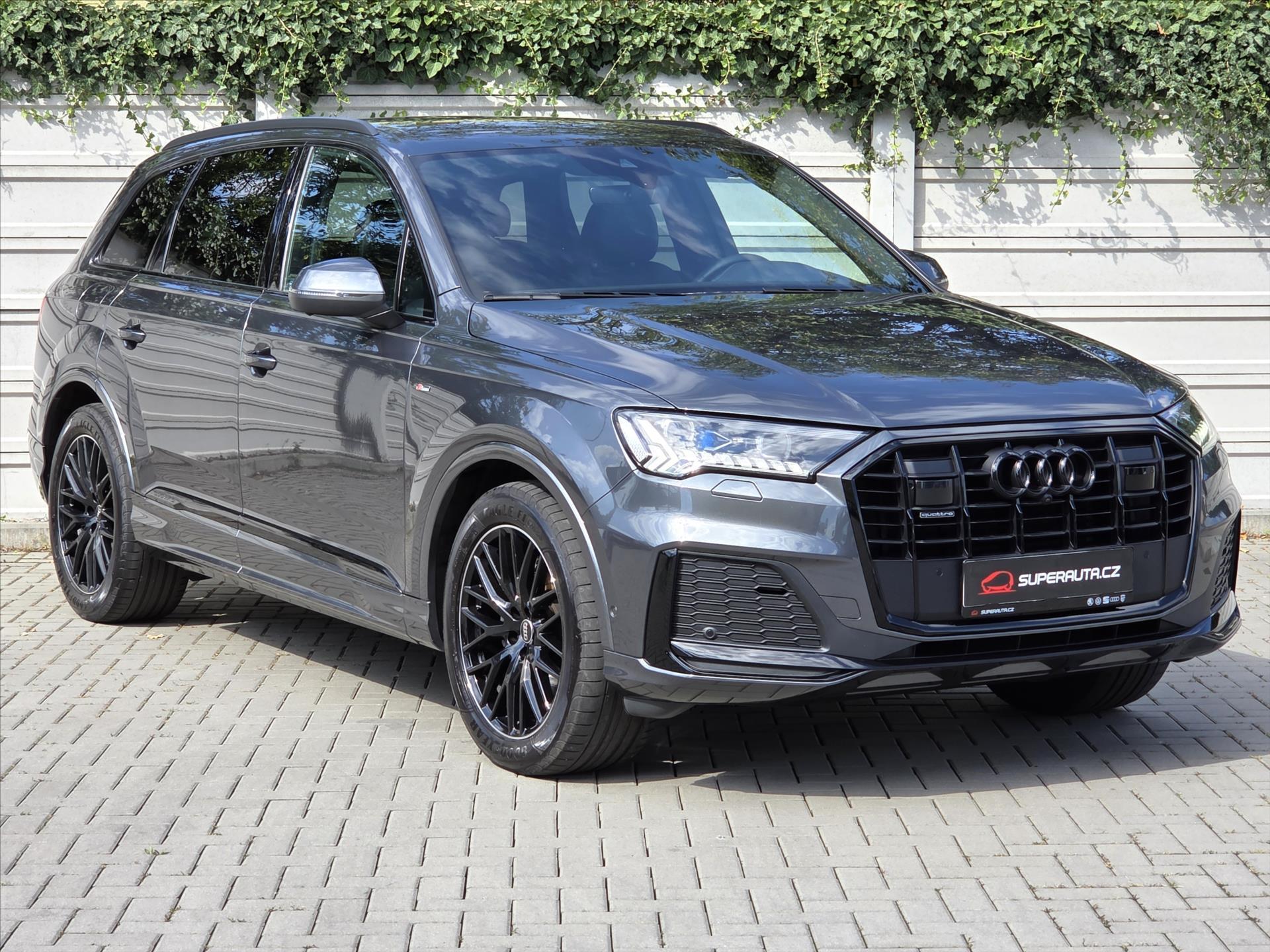 Audi Q7 3,0 50TDi S-line TZ ČR 1.maj T