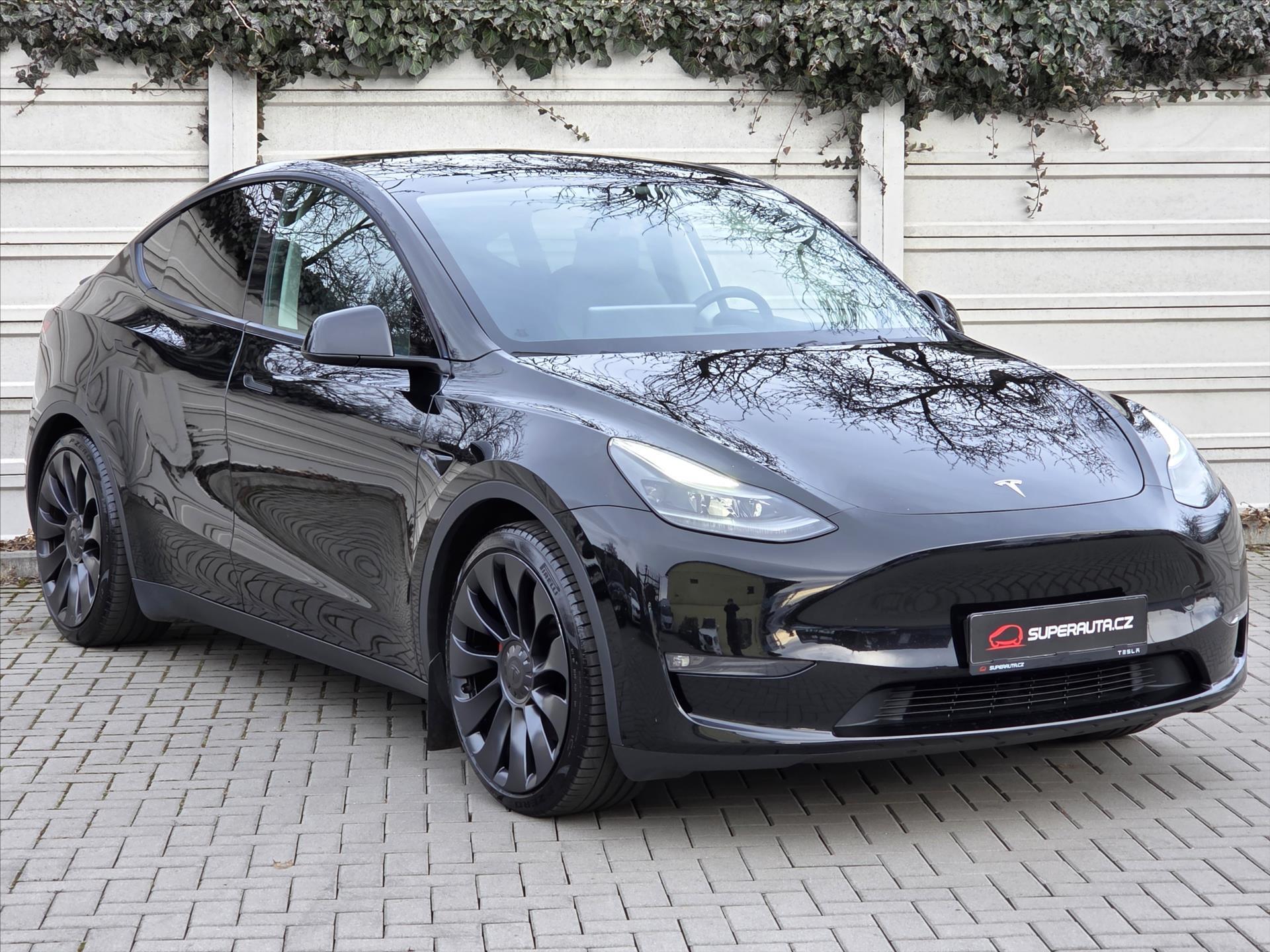 Tesla Model Y 0,0 Performance 393kW Tov.Zár.