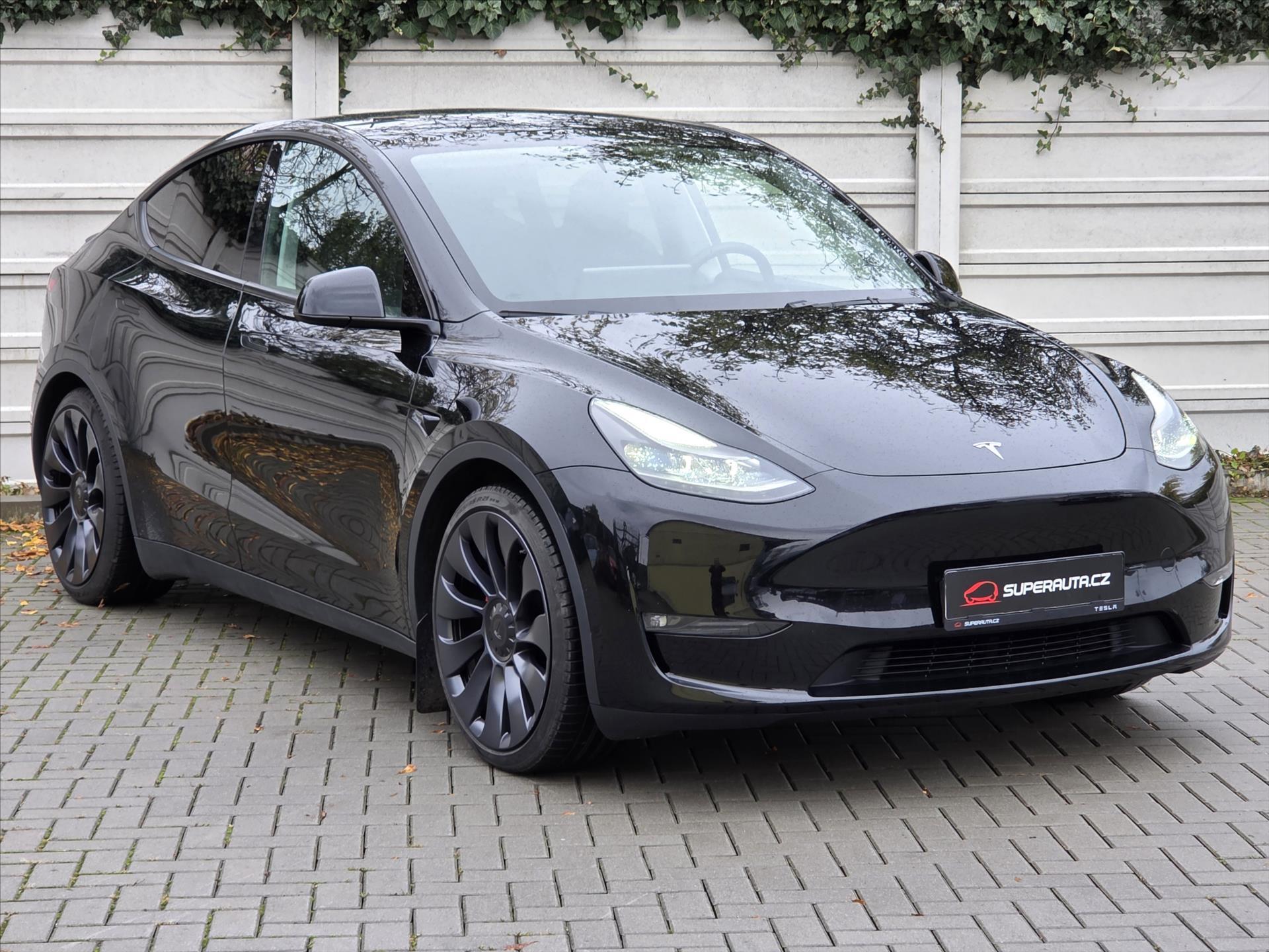 Tesla Model Y 0,0 Performance 393kW Tov.Zár.