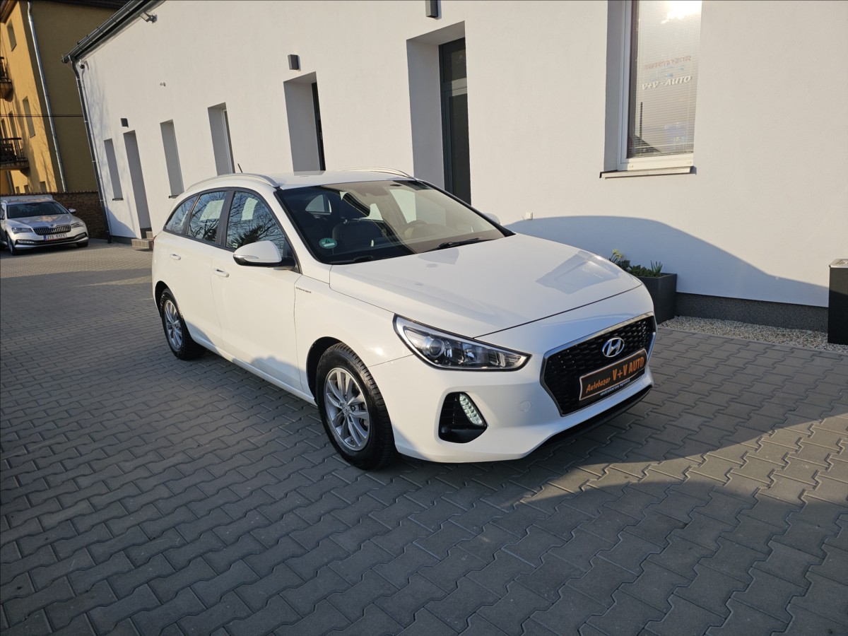 Hyundai i30 1,6 CRDi 81KW TRIKOLOR ALU STK