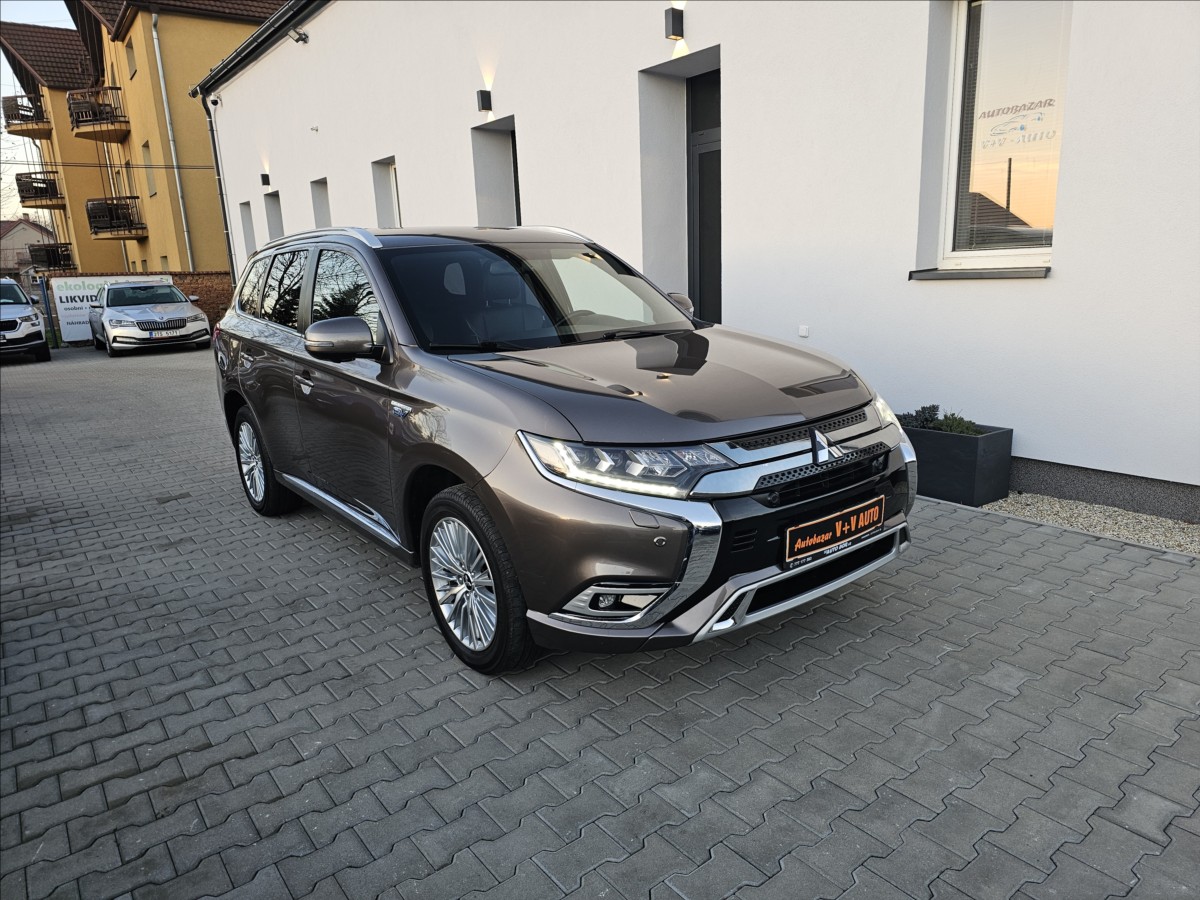Mitsubishi Outlander 2,4 Instyle MIVEC PHEV 4 WD