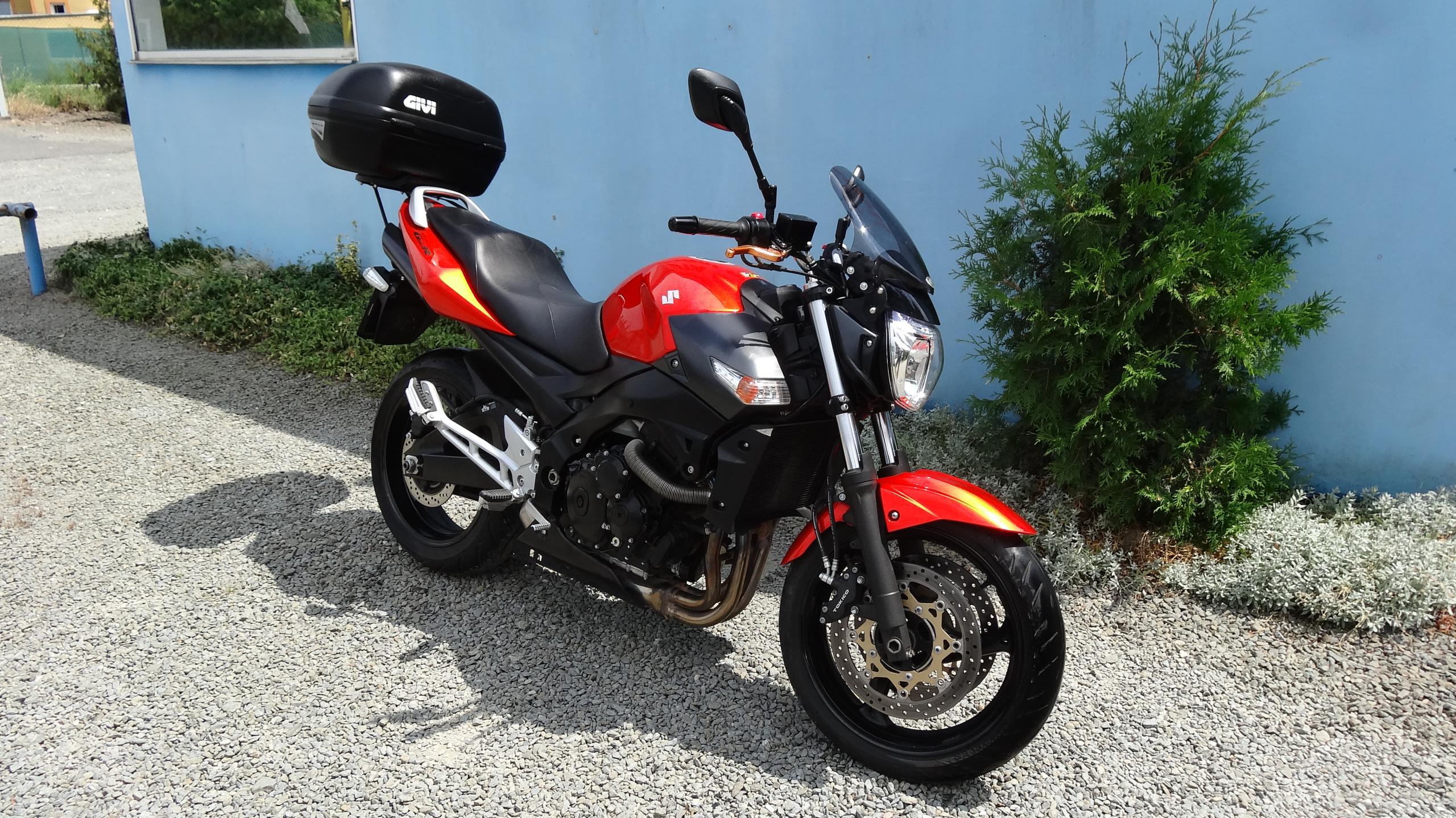 Suzuki GSR 600 Málo najeto