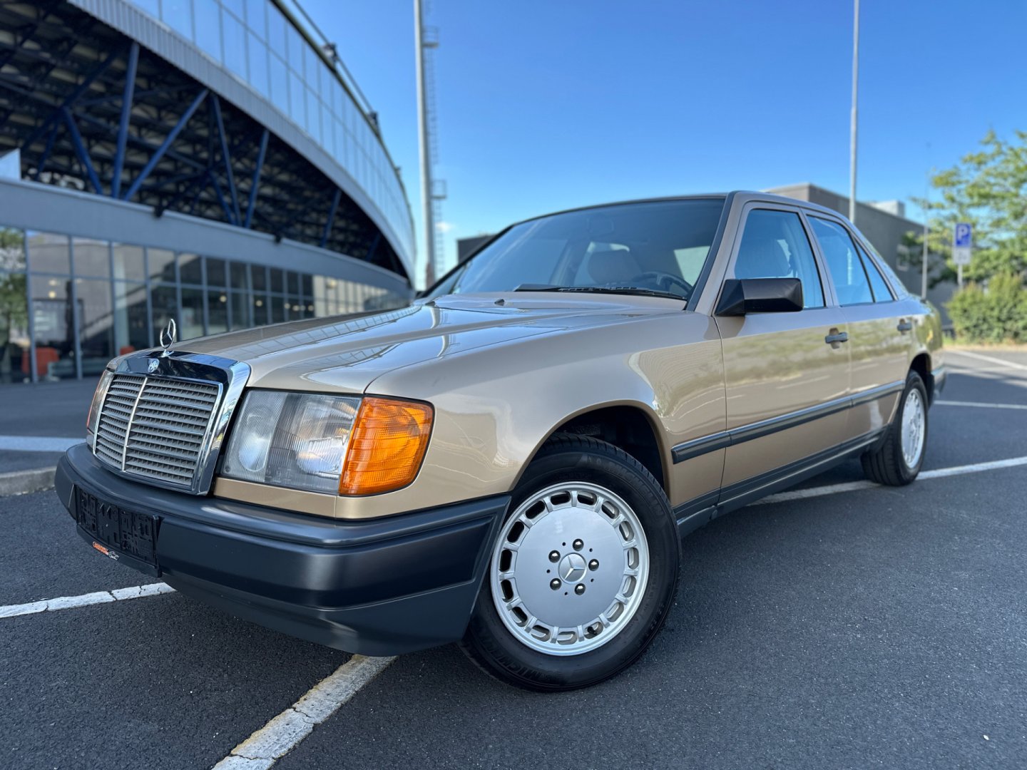 Mercedes-Benz 124 230E 97kw