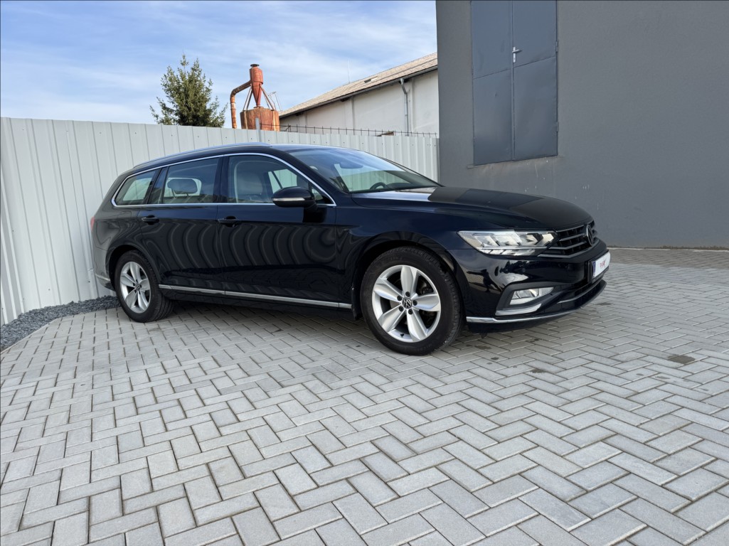 Volkswagen Passat 2,0 TDI DSG ELEGANCE 1.maj. ČR