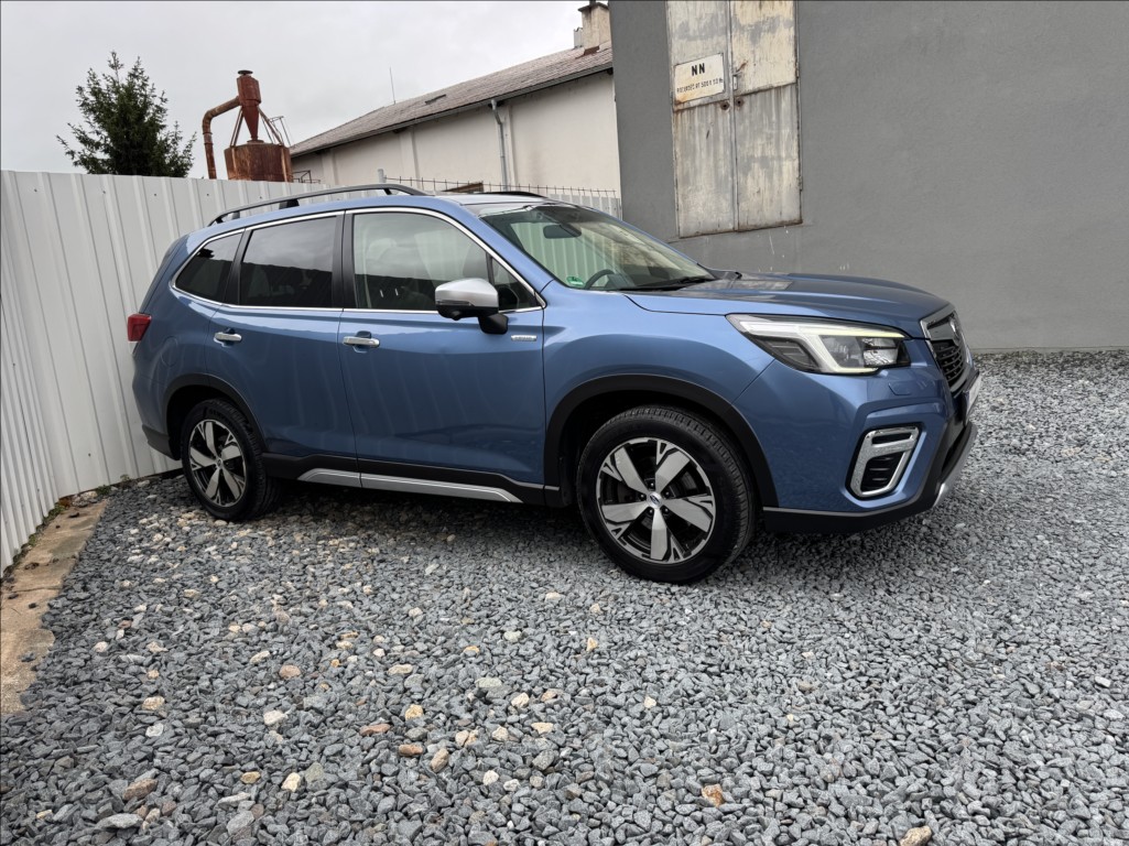 Subaru Forester 2,0 e-Boxer EXECUTIVE DPH ČR