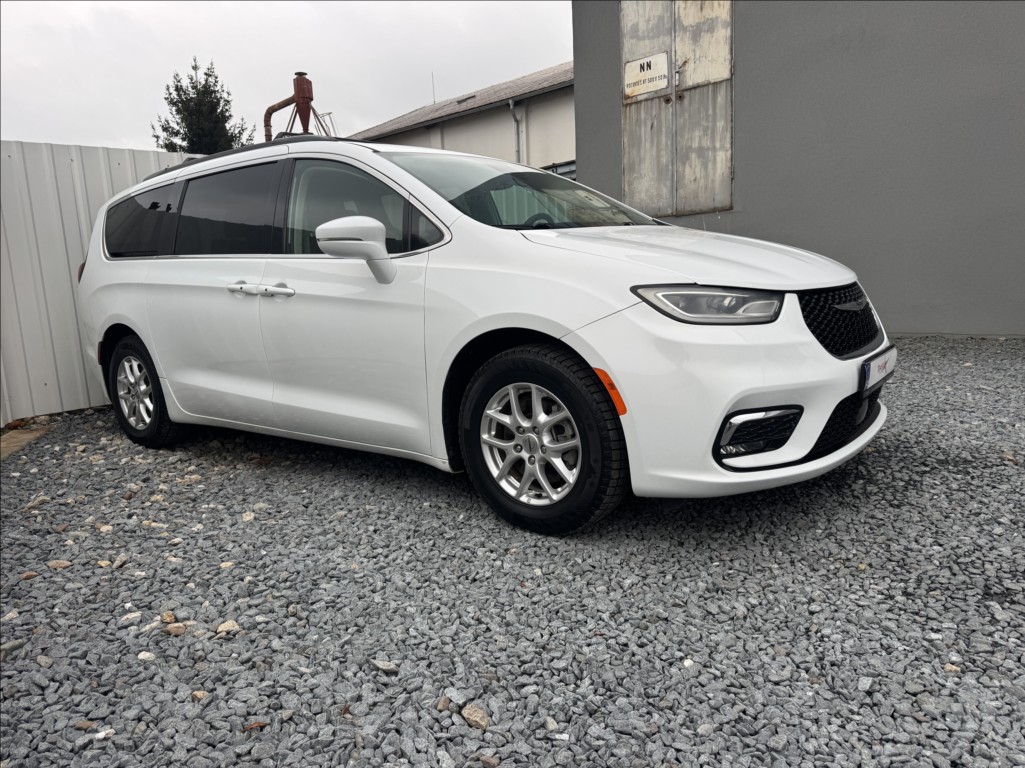 Chrysler Pacifica 3,6 L V6 7míst kůže ACC DPH