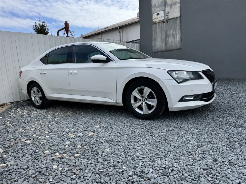 Škoda Superb 2,0 TDI 140kW ACC