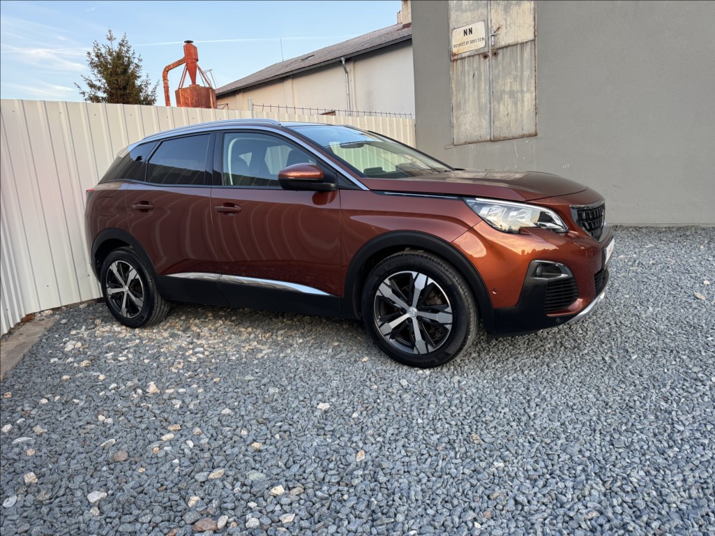 Peugeot 3008 1,2 i ALLURE DPH 1.maj původČR