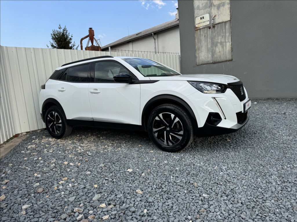 Peugeot 2008 1,2 i ALLURE DPH 1.maj původČR
