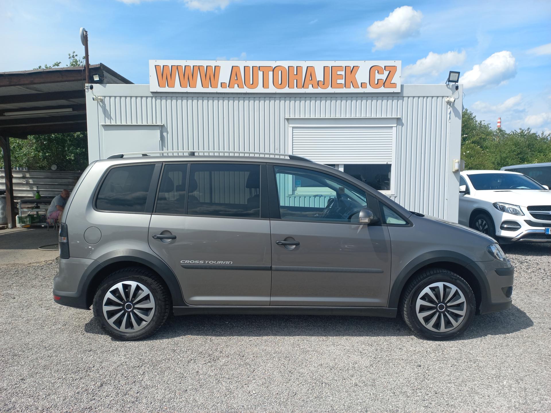 Volkswagen Touran Cross 2.0TDi 103kW DSG 7-míst