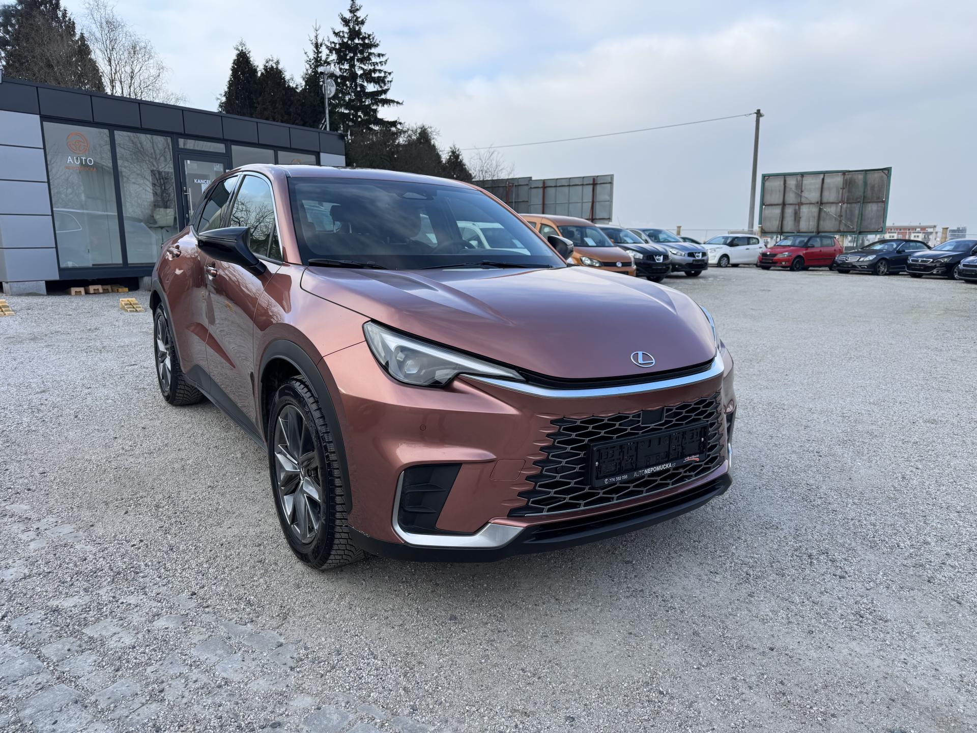 Lexus LBX 1.5 hybridní/Benzín 11800km