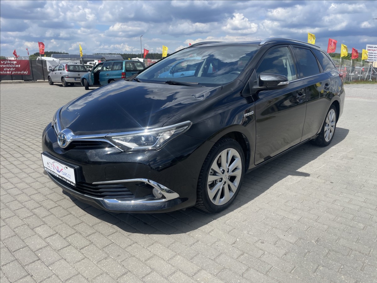 Toyota Auris 1,8 i 73kw Hybrid e-CVT bez ko