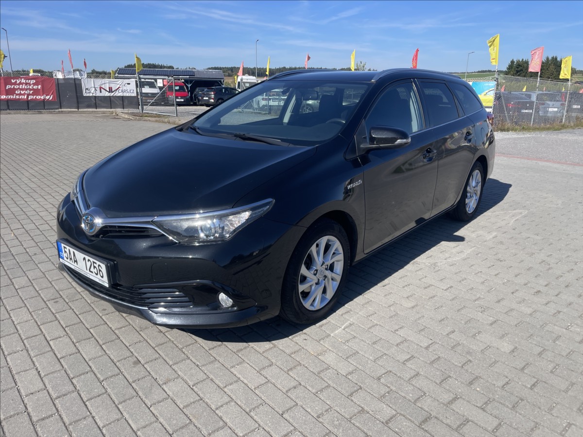Toyota Auris 1,8 E-CVT Hybrid CZauto 1maj D