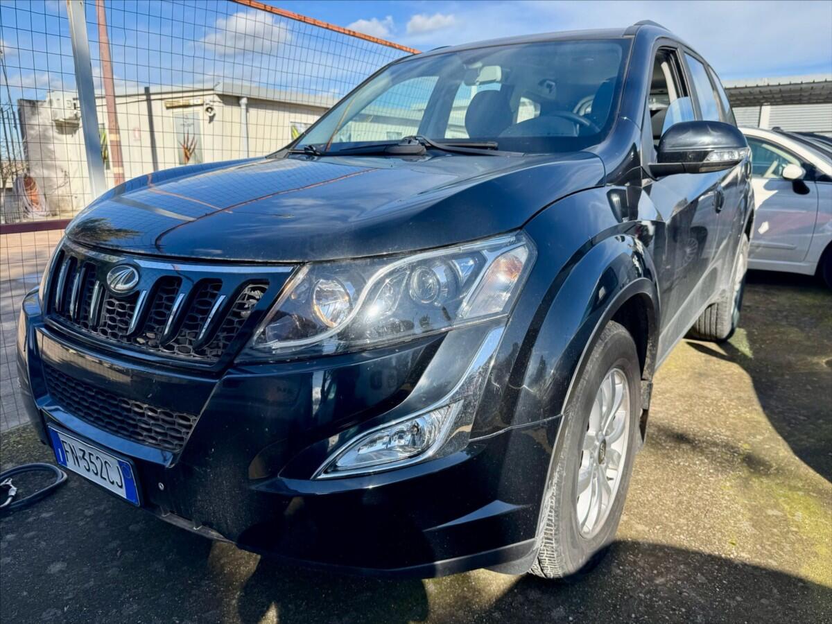 Mahindra  XUV500 2,2 XUV 500 AWD 103kw 7míst Eu