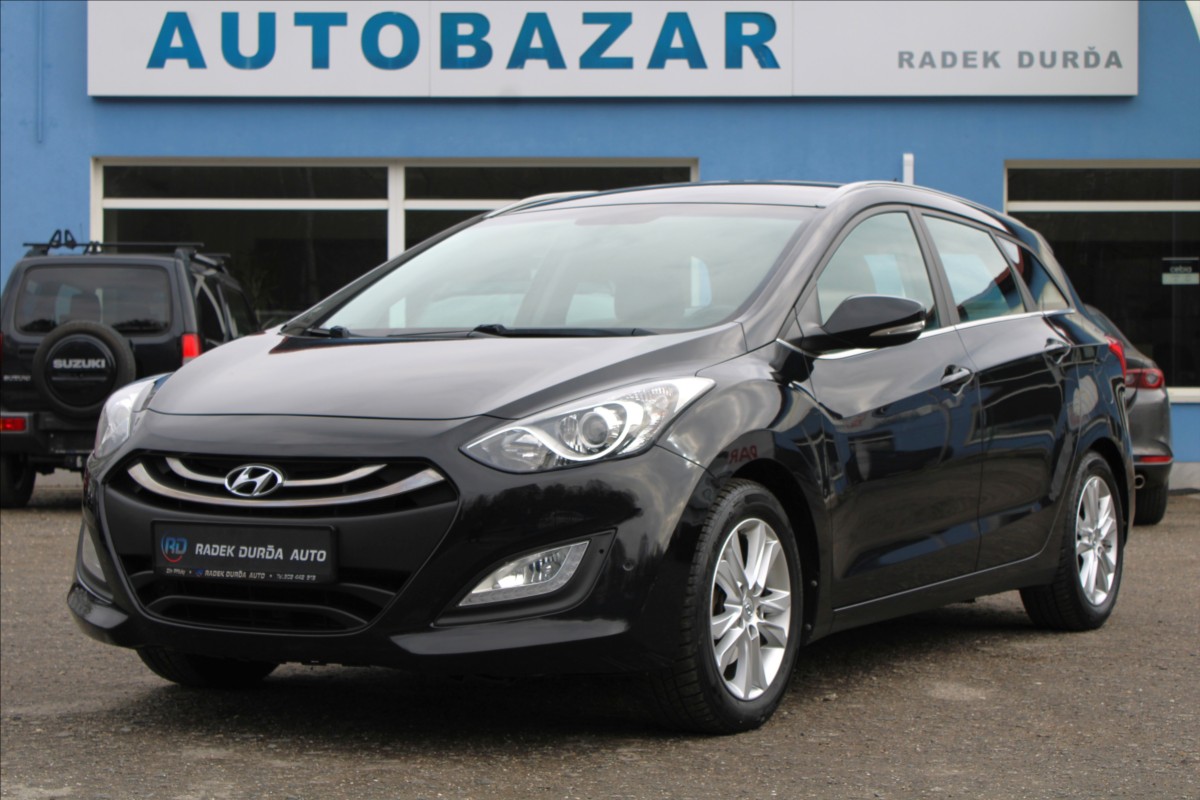 Hyundai i30 1,6 i ČR,TRIKOLOR WEEKEND