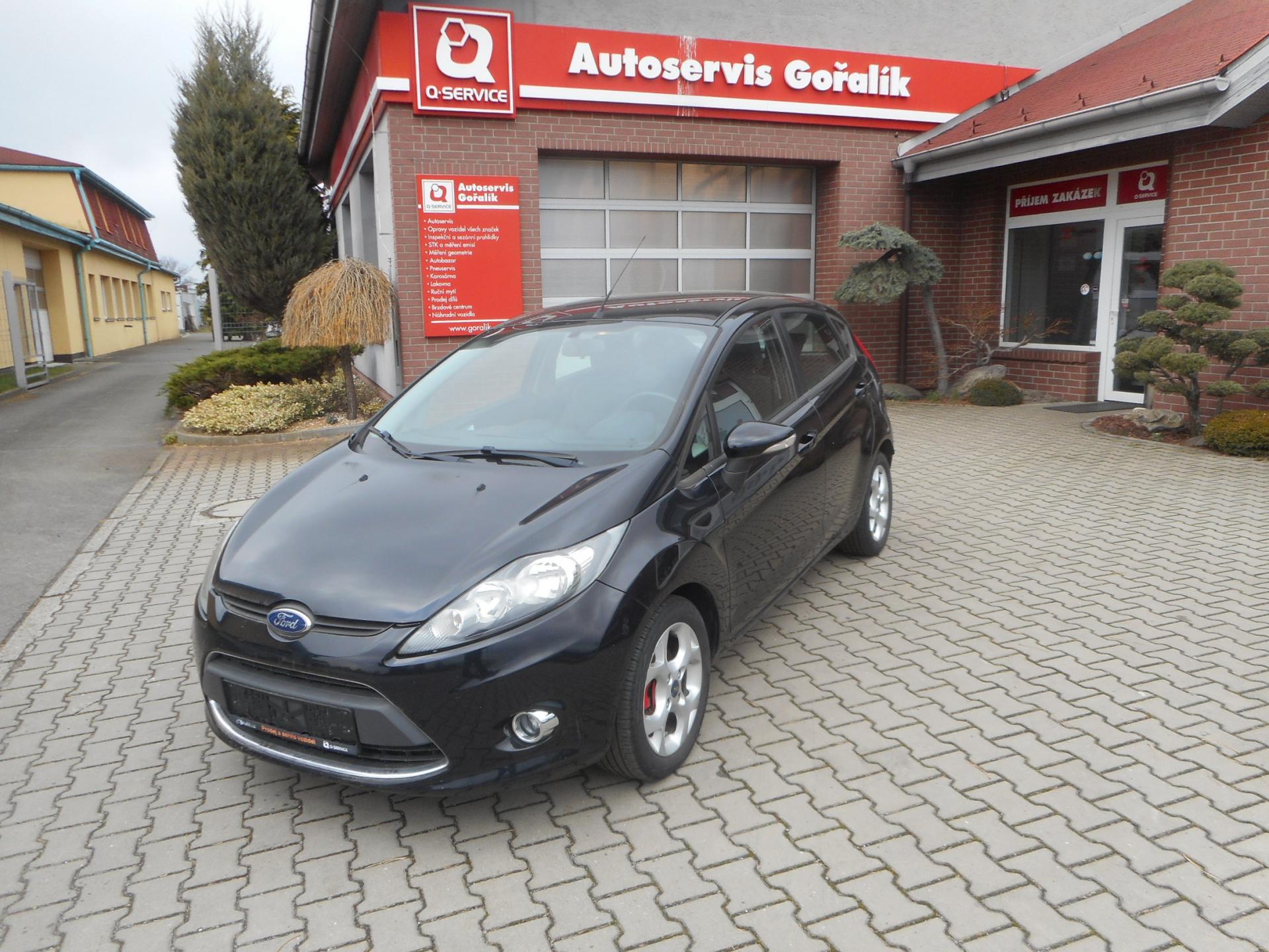 Ford Fiesta 1,25-VYHŘ.ČELNÍ SKLO + SEDAČKY