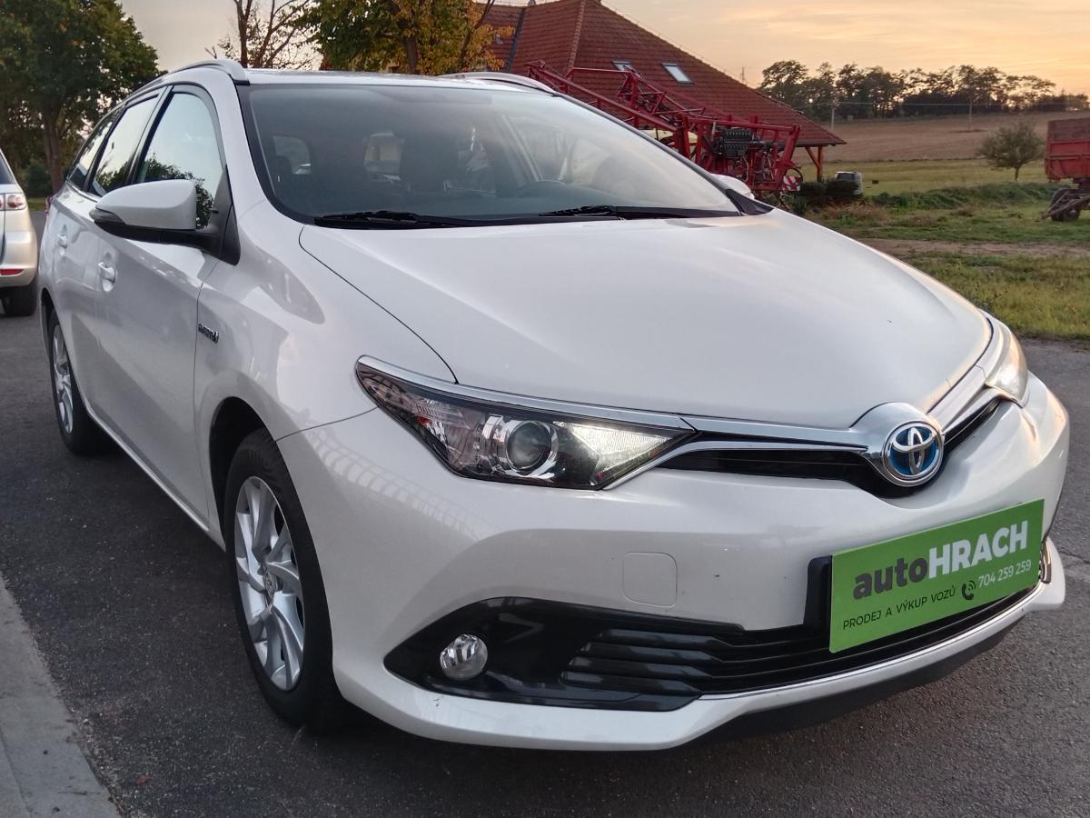 Toyota Auris HYBRID ROK 2016, 126000 KM, ZÁ