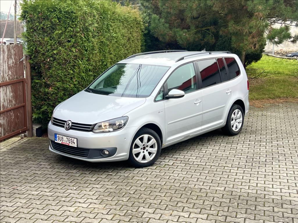 Volkswagen Touran 1,6 TDi NAVI / kamera / ALU