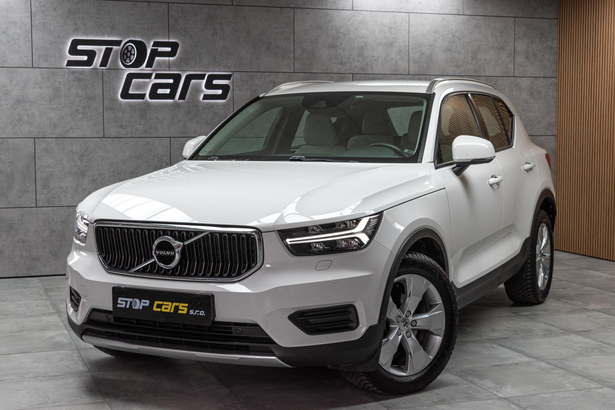 Volvo XC40 D3 MOMENTUM*TAŽNÉ*4xVÝHŘEV*