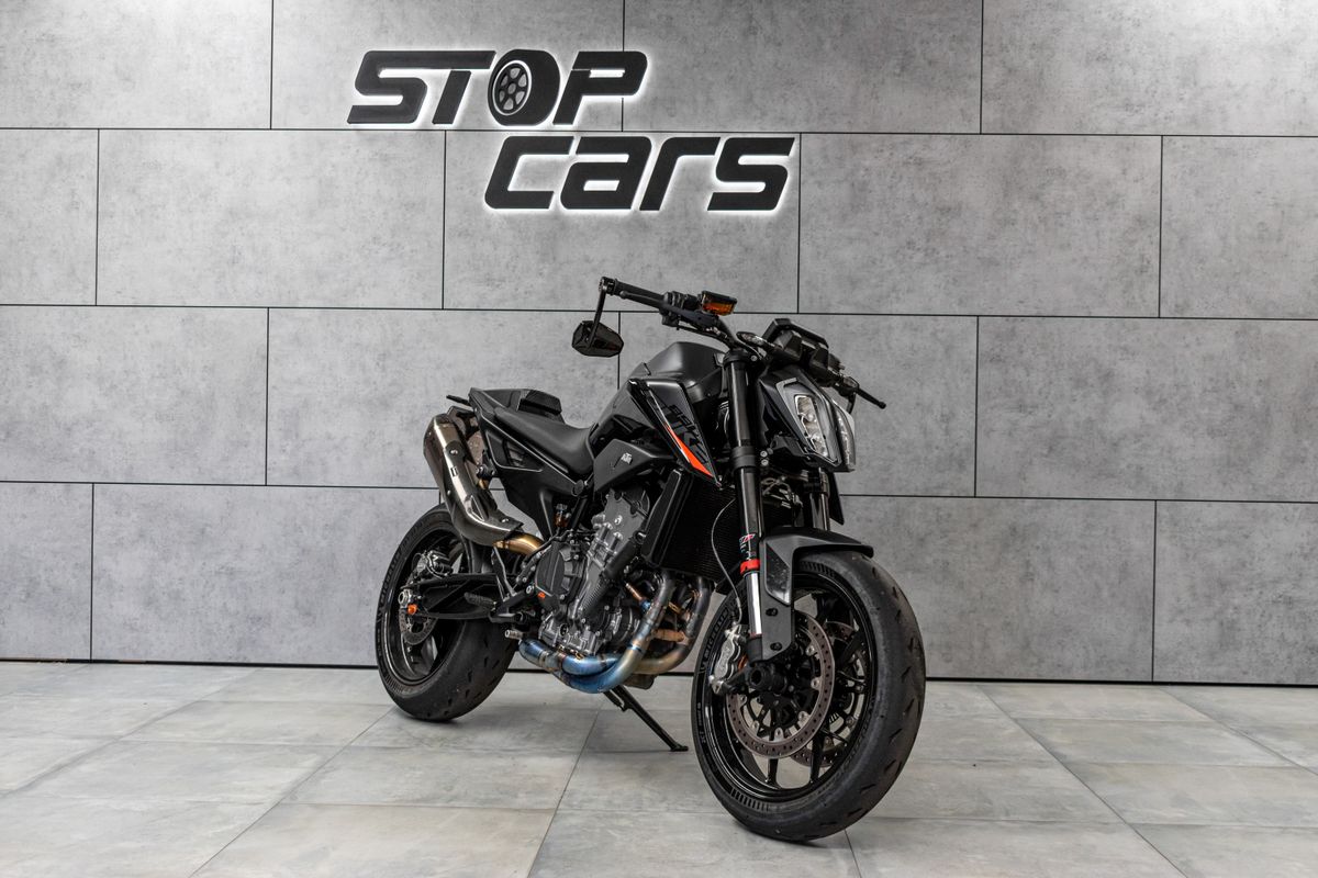 KTM 890 Duke L *AKRAPOVIC*
