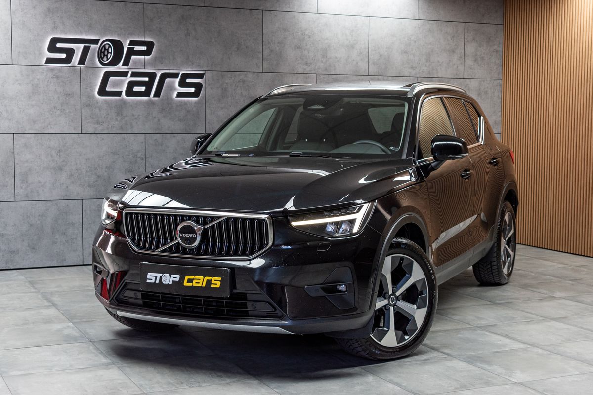 Volvo XC40 B4 AWD KAMERY360*HARMAN*ČR 1.M