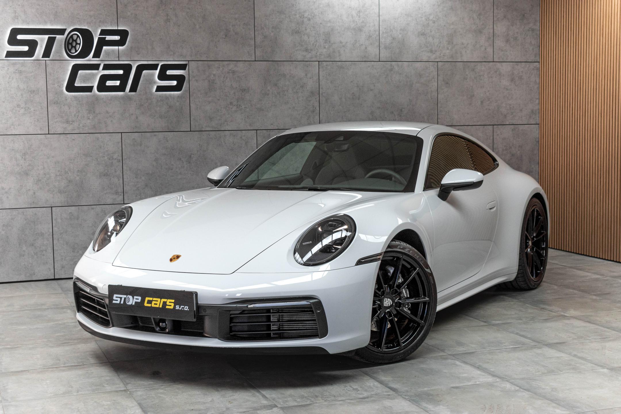 Porsche 911 992 CARRERA 4*BLACK PAKET*DPH*