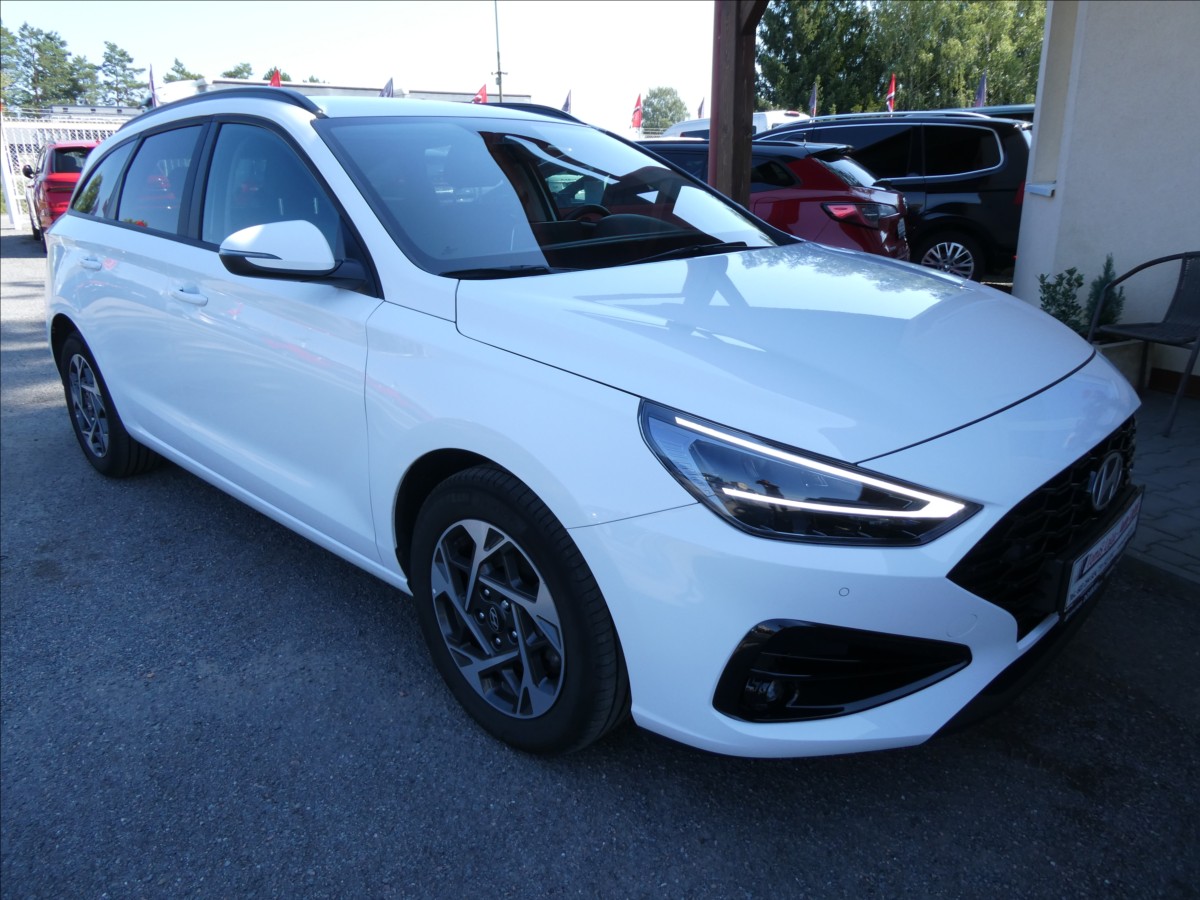 Hyundai i30 1,5 DPI 71kW Family,ČR,záruka