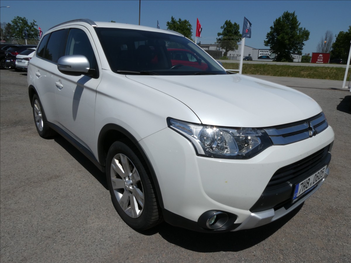 Mitsubishi Outlander 2,2 Di-D 110kW 4WD 2xkola,po s