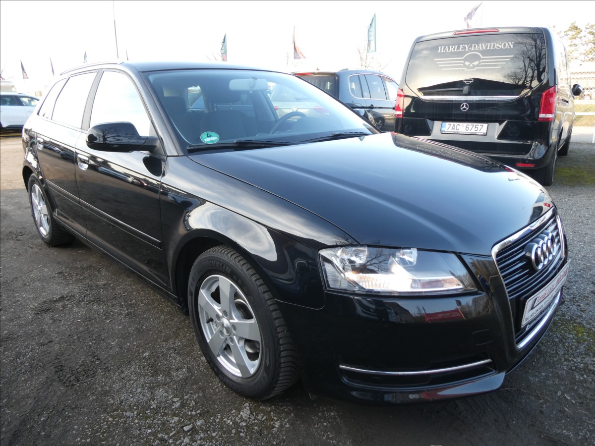 Audi A3 1,6 TDi 77kW serviska,digi.kli