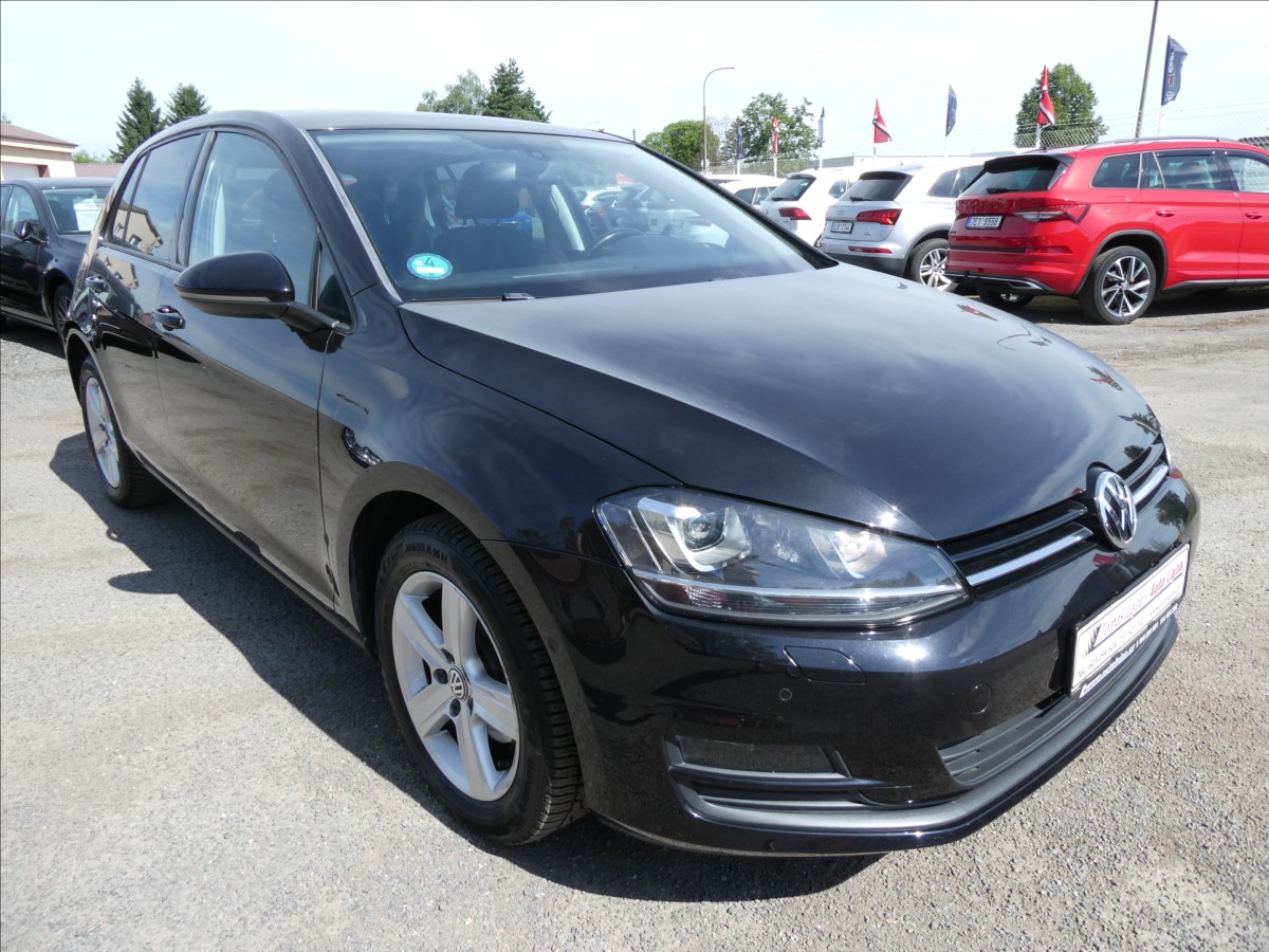 Volkswagen Golf 1,6 TDi 77kW serviska, xenony