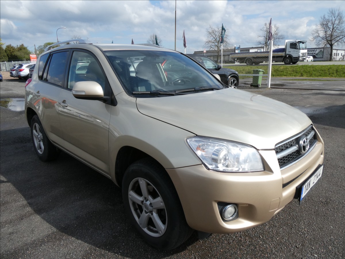 Toyota RAV4 2,2 D-4D 110kW 4x4,ČR,2.majite