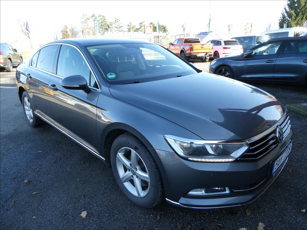 Volkswagen Passat 2,0 TDi DSG Highline,ČR,2xkola