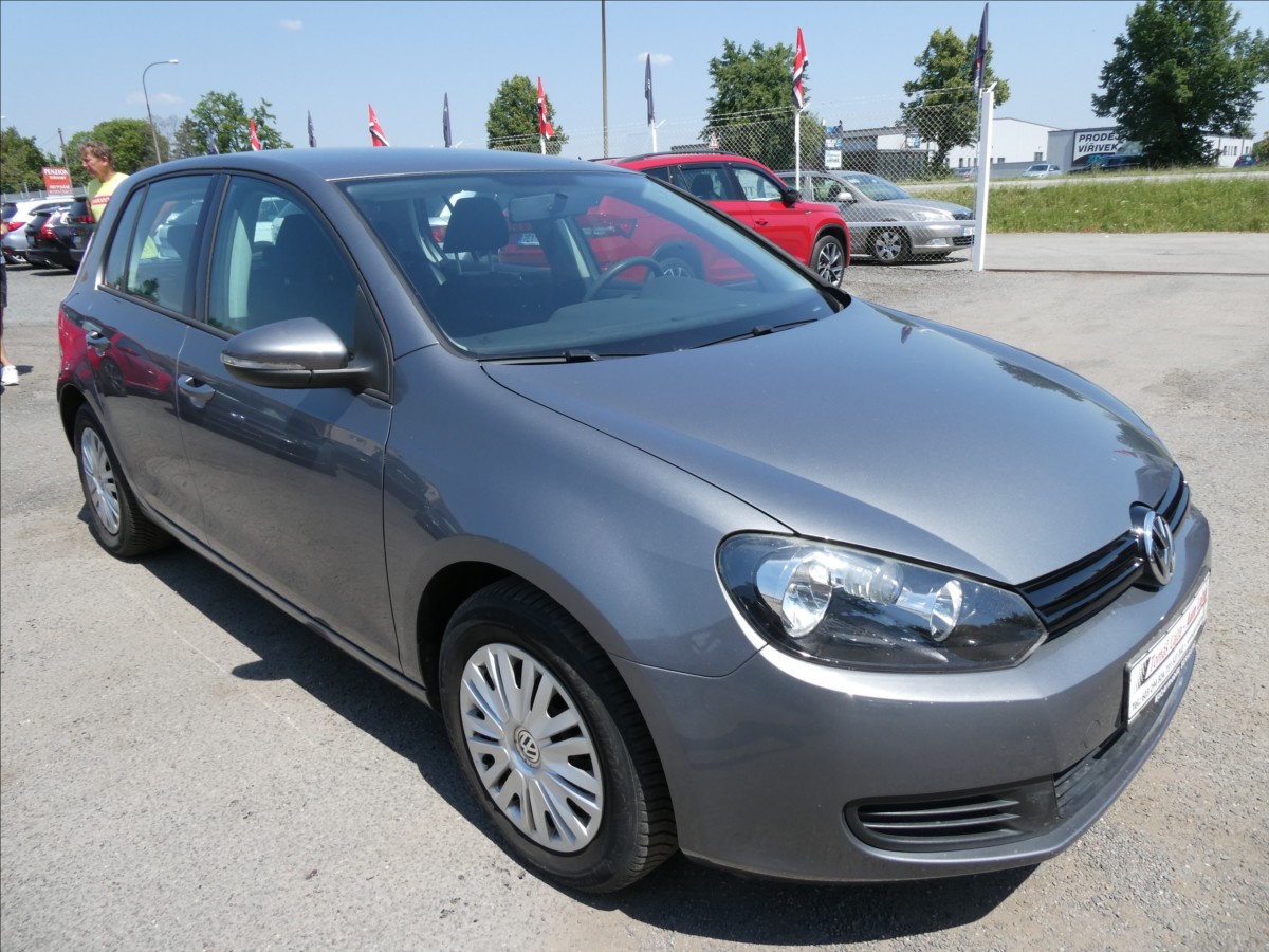 Volkswagen Golf 1,6 MPi 75kW DSG klima
