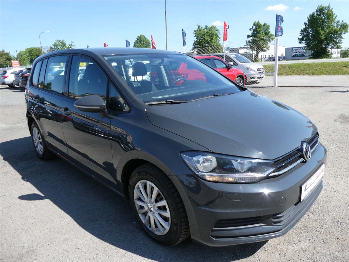 Volkswagen Touran 1,6 TDi DSG 7.míst,1maj.,závěs