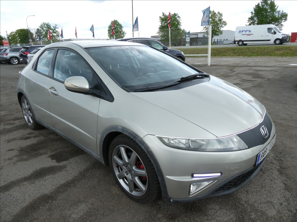 Honda Civic 1,8 i-VTEC 103kW automat, ČR