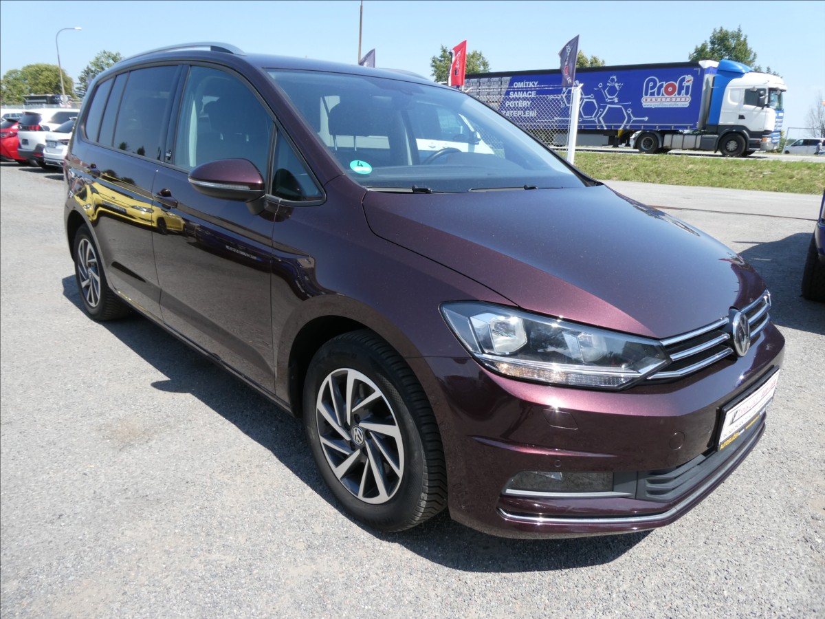 Volkswagen Touran 1,4 TSi 110kW DSG, navi, závěs