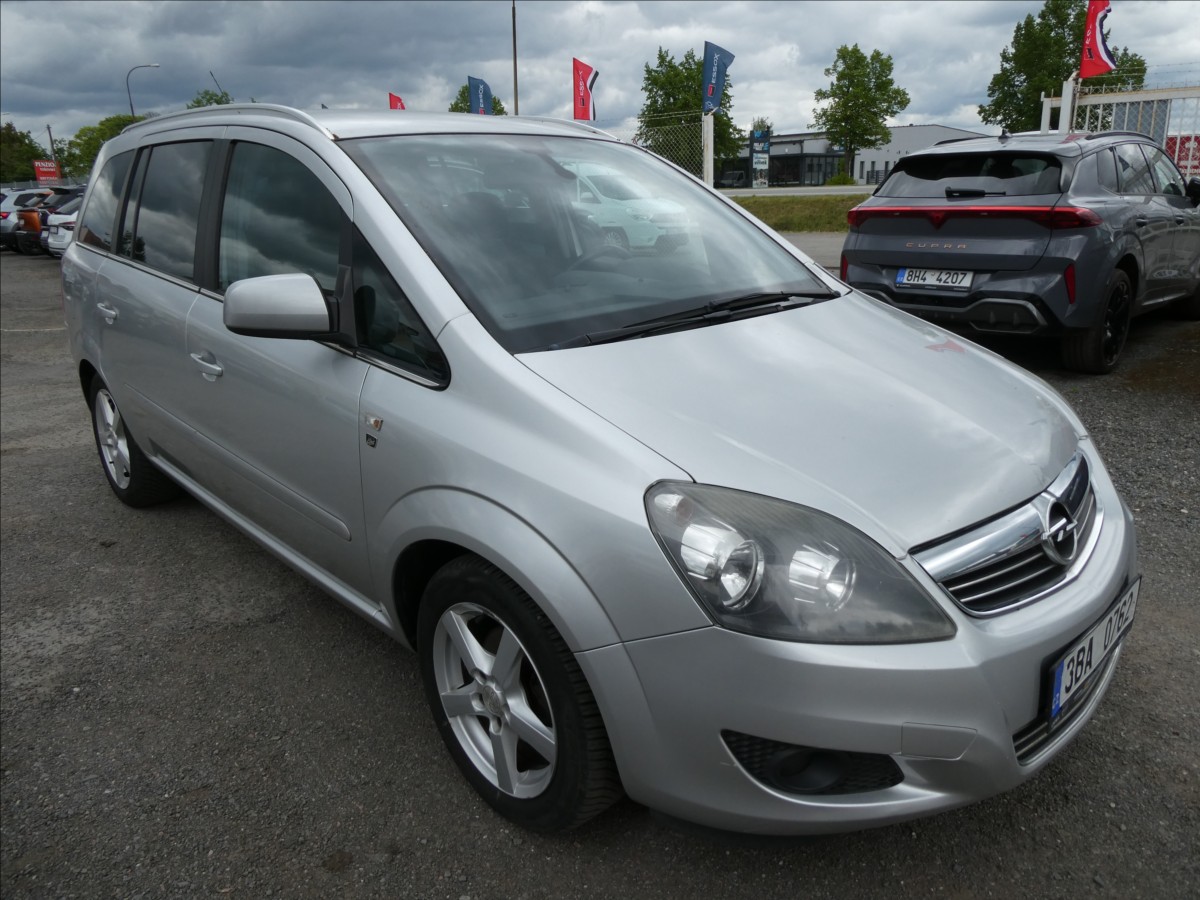 Opel Zafira 1,8 i 16V klima, závěs
